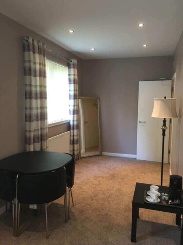 Hotel Crowwood And Alba Restaurant 3*