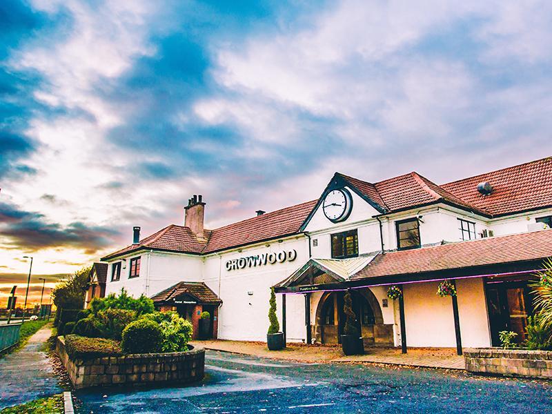 Hotel Crowwood And Alba Restaurant 3*